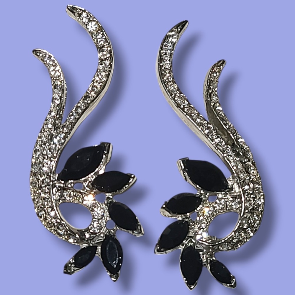Vintage Black & White Rhinestone Vienna‎ Style Clip-on Earrings Unsigned